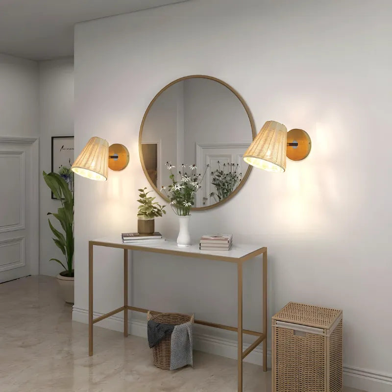 Applique murale en rotin nordique, tissée à la main, avec bras rotatif, lumineuse et élégante pour décoration intérieure.