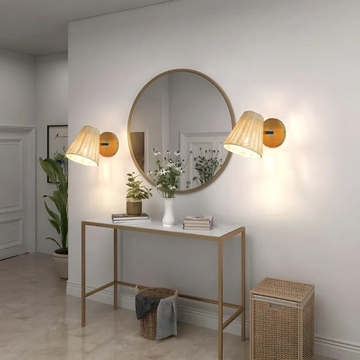 Applique murale en rotin nordique, tissée à la main, avec bras rotatif, lumineuse et élégante pour décoration intérieure.