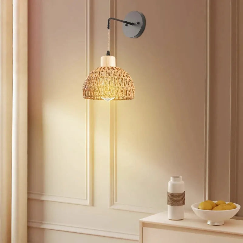 Applique murale en rotin tissé à la main Luminaire Essenza, design élégant pour décoration intérieure chaleureuse.