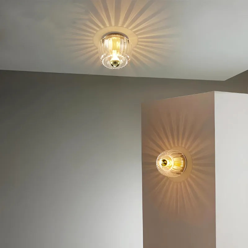 Applique murale en verre effet soleil Luminaire Essenza, design élégant, éclairage chaud et décoratif pour intérieur.