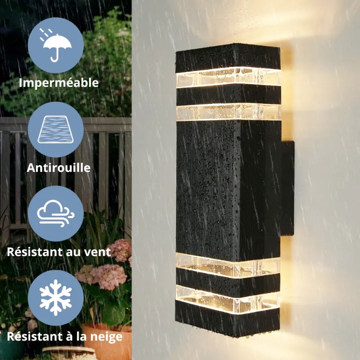 Applique murale extérieure LED étanche Luminaire Essenza, design cuboïde blanc chaud, idéale pour décoration extérieure.