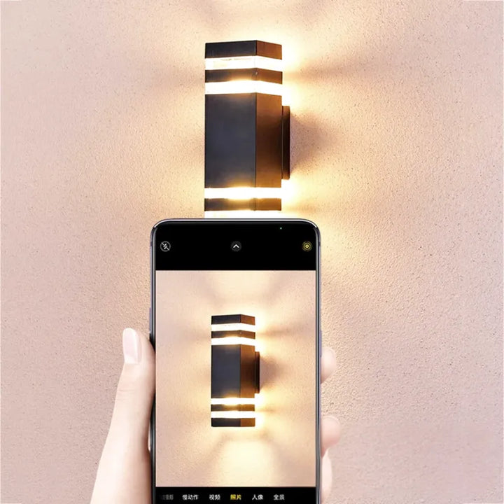 Applique murale extérieure LED étanche Luminaire Essenza, design cuboïde triple blanc chaud, éclairage décoratif pour extérieur