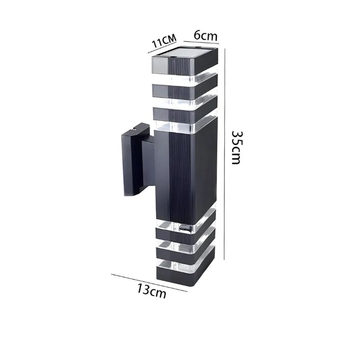 Applique murale extérieure LED étanche Luminaire Essenza, design cuboïde triple, lumière blanc chaud pour décoration extérieure.