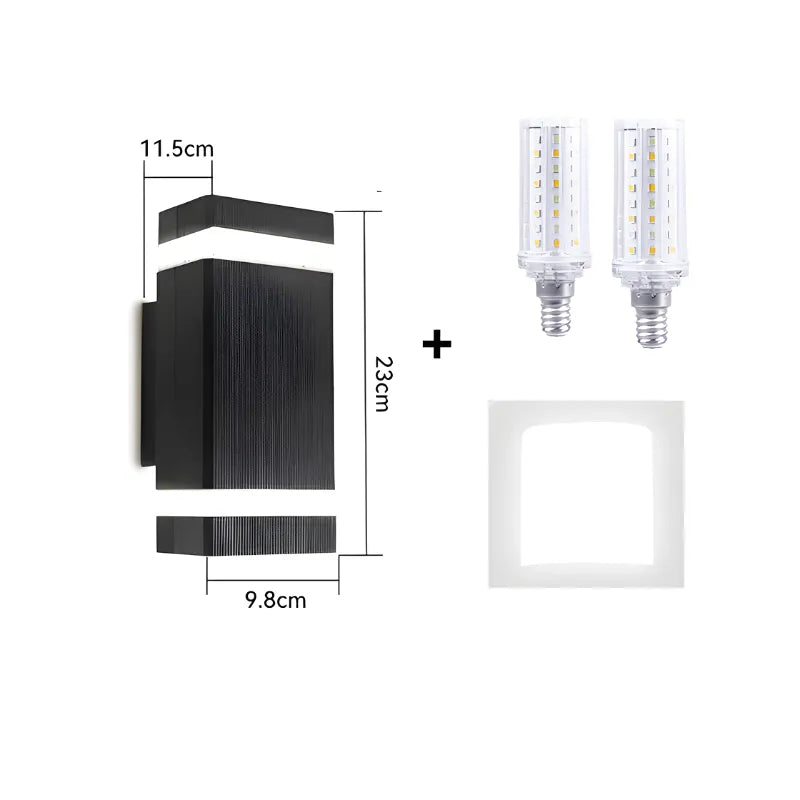 Applique murale extérieure LED étanche Luminaire Essenza, design cuboïde triple, éclairage blanc chaud pour décoration extérieure.