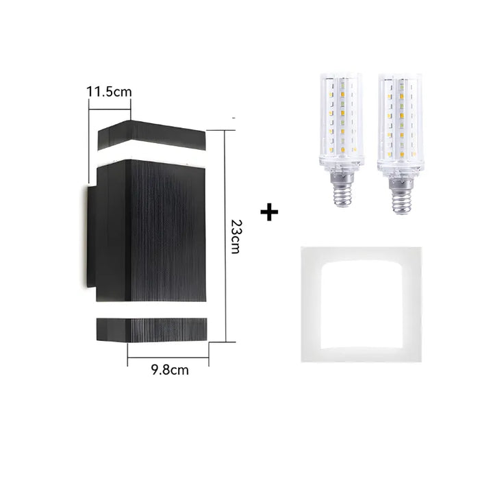 Applique murale extérieure LED étanche Luminaire Essenza, design cuboïde triple, éclairage blanc chaud pour décoration extérieure.
