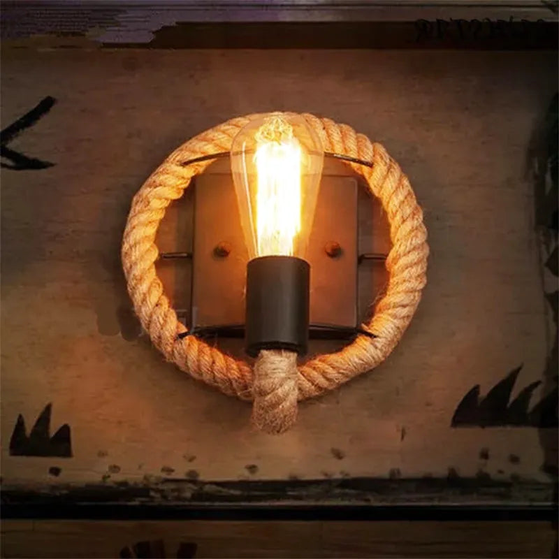Applique murale industrielle vintage en corde de chanvre, design ellipse, éclairage mural décoratif par Luminaire Essenza.