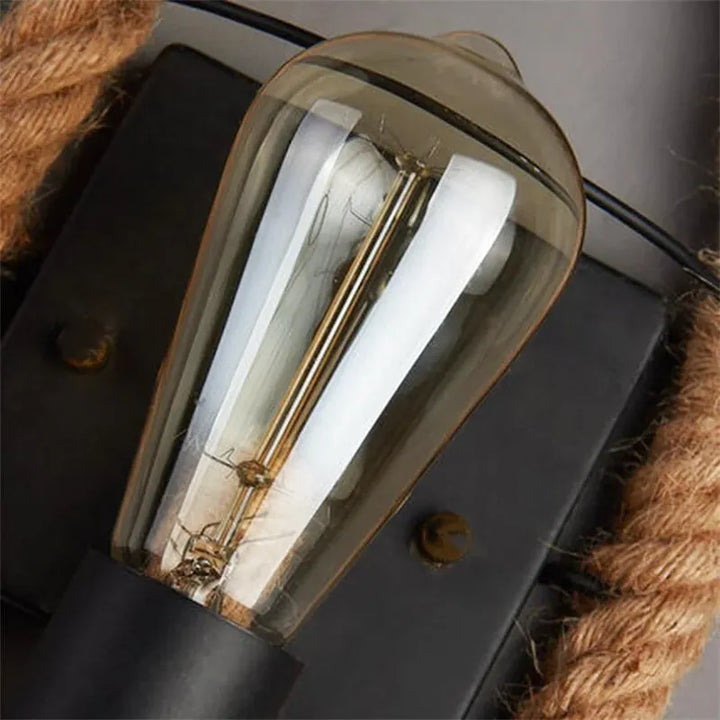 Applique murale industrielle vintage en corde de chanvre, style ellipse, luminaire Essenza pour décoration rustique.
