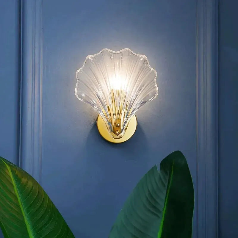 Applique murale en laiton avec décor en verre, luminaire Essenza, élégant éclairage mural pour intérieur.