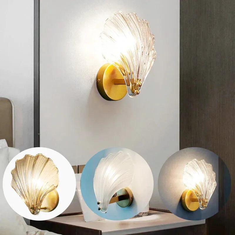 Applique murale en laiton avec décor en verre, luminaire élégant pour décoration intérieure, par Luminaire Essenza.