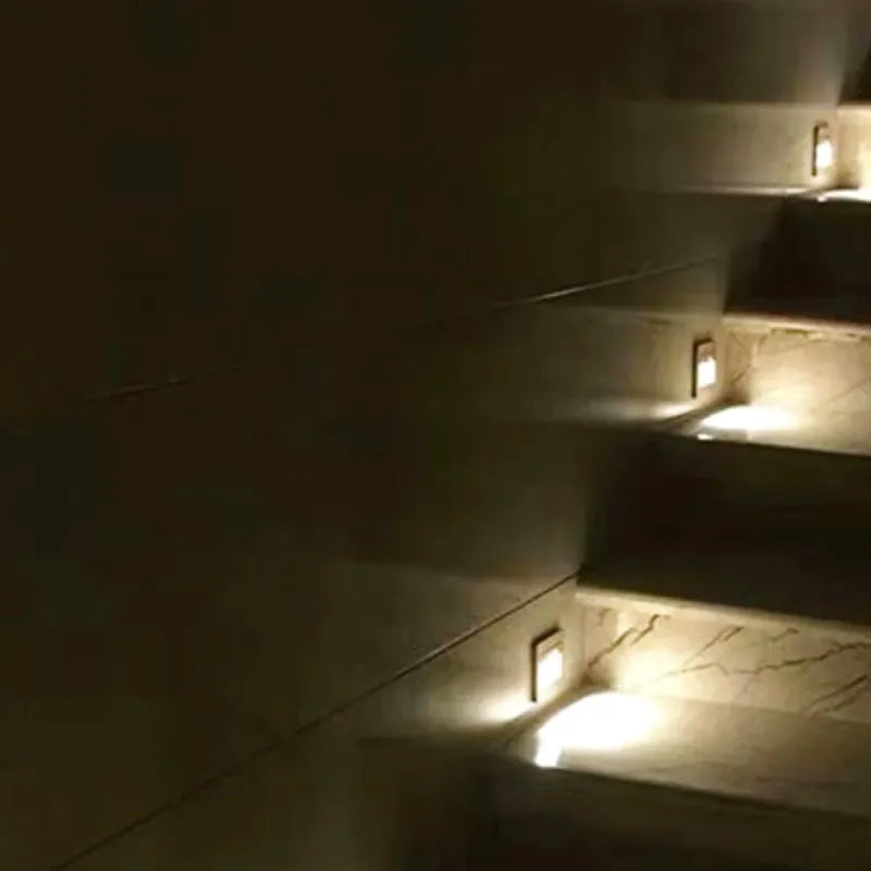 Applique murale LED pour couloir et escalier Luminaire Essenza, design noir et blanc, lumière chaude 2700-3500K