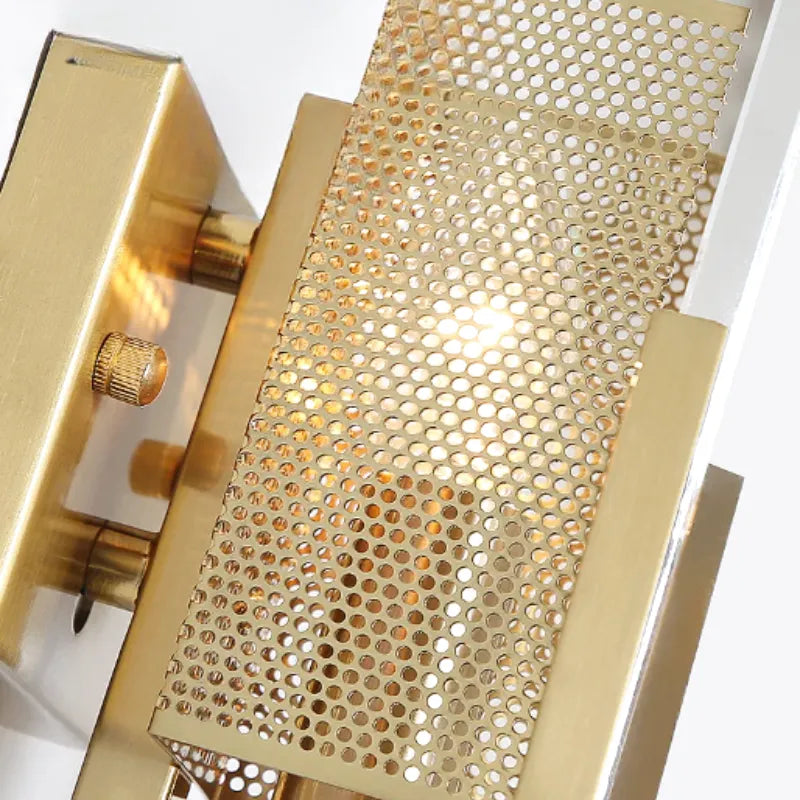 Applique murale LED en cristal blanc chaud, design de luxe pour salon moderne, marque Luminaire Essenza.