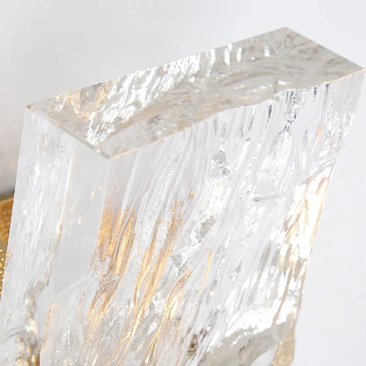 Applique murale LED en cristal blanc chaud de luxe pour salon moderne, design décoratif élégant de la marque Luminaire Essenza.