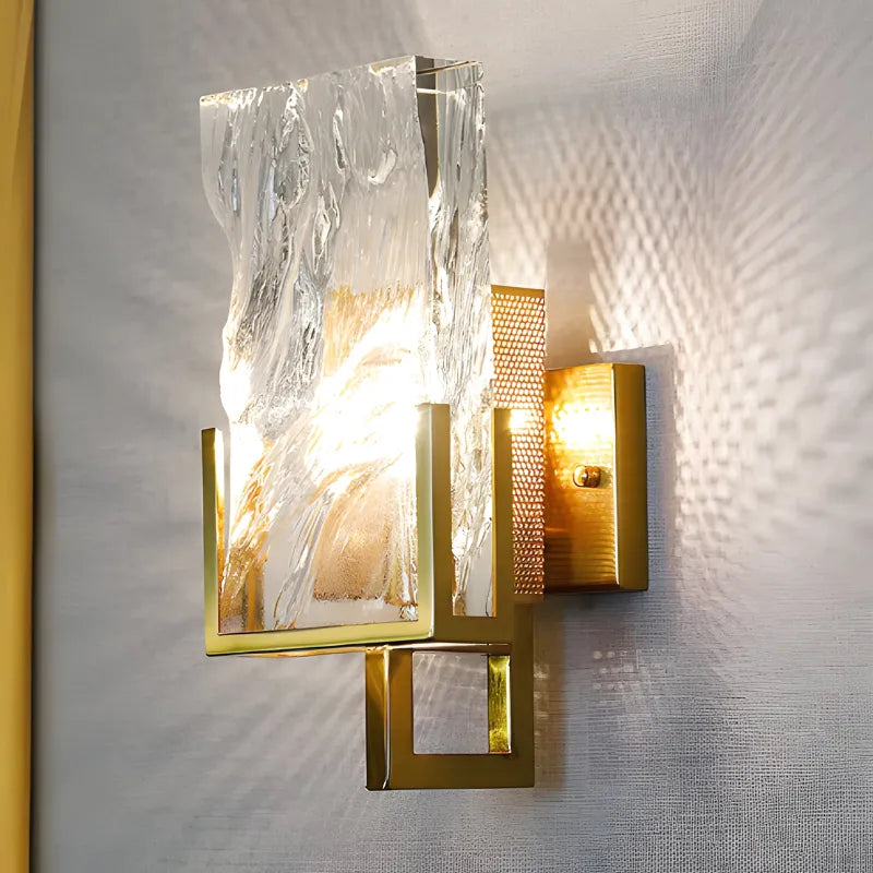 Applique murale LED en cristal blanc chaud, design de luxe pour salon moderne, luminaire Essenza.