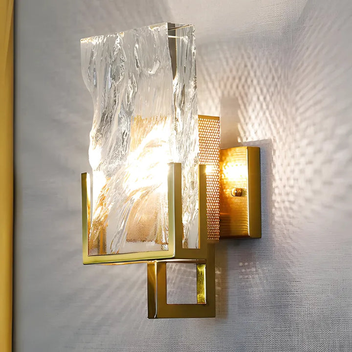 Applique murale LED en cristal blanc chaud, design de luxe pour salon moderne, luminaire Essenza.