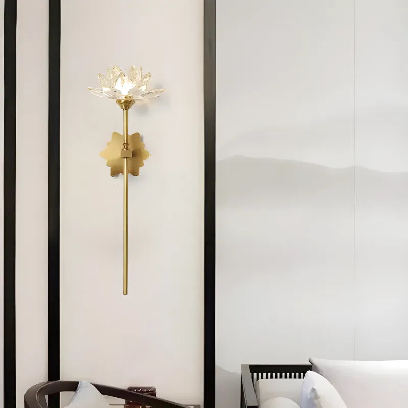 Applique murale LED en cristal moderne style Lotus, design décoratif, lumineuse, 39,5 cm, de la marque Luminaire Essenza.