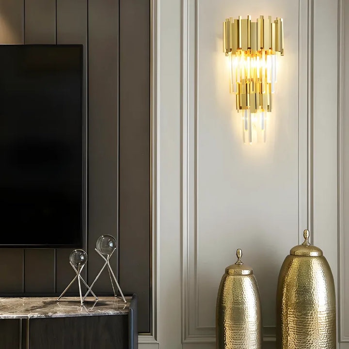 Applique murale LED en cristal moderne pour salon, design haut de gamme, finition dorée avec lumière blanc chaud, marque Luminaire Essenza