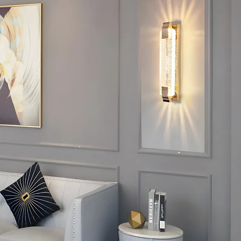 Applique murale LED de luxe Luminaire Essenza en cristal doré, éclat moderne, 40 cm, disponible en blanc chaud, naturel ou froid.