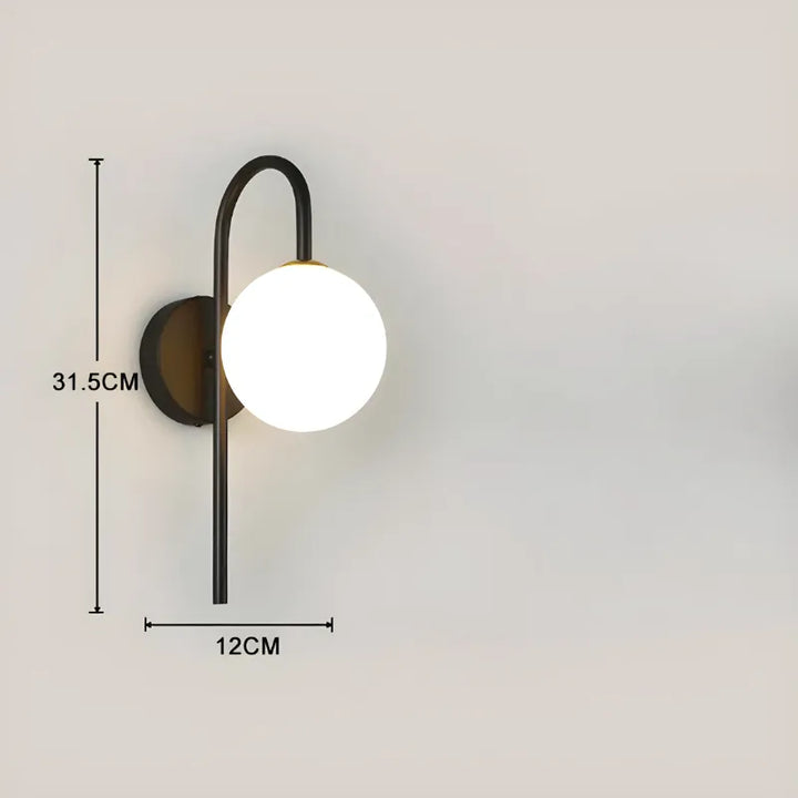 Applique murale LED décorative en forme de boule, modèle noir et blanc, éclairage froid, par Luminaire Essenza.