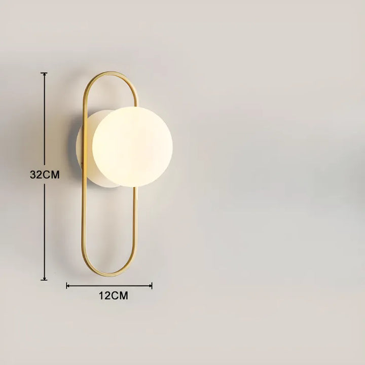 Applique murale LED décorative boule Luminaire Essenza, boîtier blanc et or, éclairage blanc froid, design moderne.