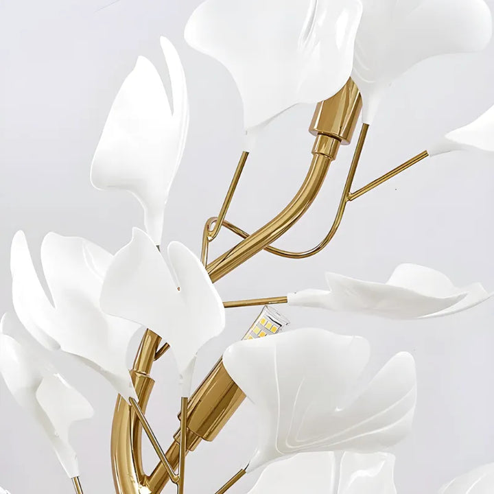 Applique murale LED décorative moderne en céramique dorée, luminaire haut de gamme de Luminaire Essenza, éclairage design élégant.