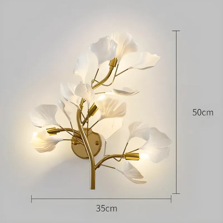 Applique murale LED décorative moderne en céramique dorée de la marque Luminaire Essenza, éclairage design haut de gamme.