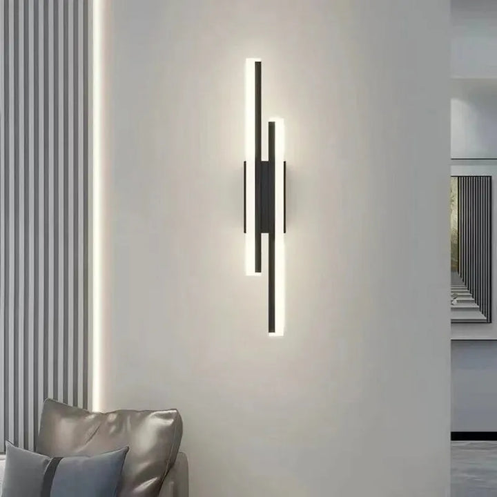 Applique murale LED design Luminaire Essenza à double barre noire, éclairage moderne avec trois options de couleurs.