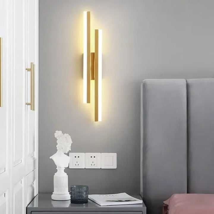 Applique murale LED design double barre Luminaire Essenza, éclairage moderne avec double barre en or, 3 couleurs disponibles.