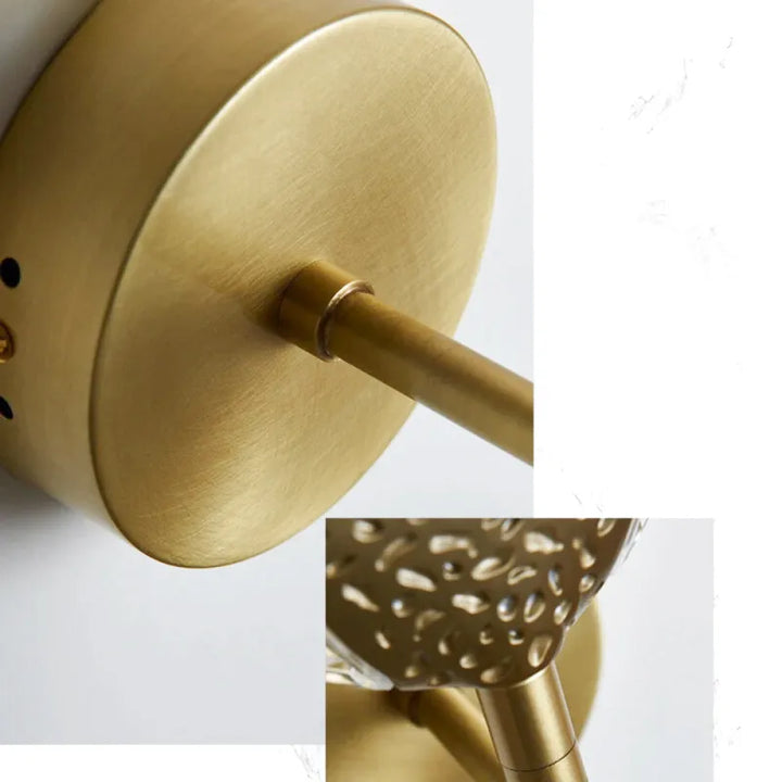 Applique murale LED design en laiton et cuivre avec abat-jour en acrylique blanc chaud, Luminaire Essenza.