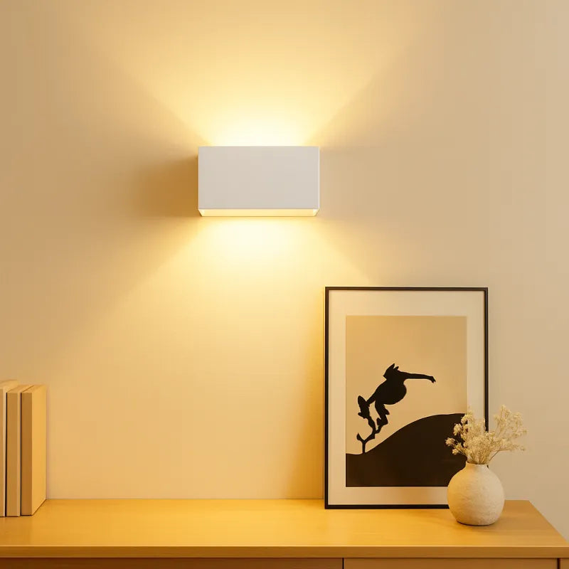 Applique murale LED blanche Luminaire Essenza, design nordique minimaliste rectangulaire, 20 cm, lumière chaude 2700-3500K.