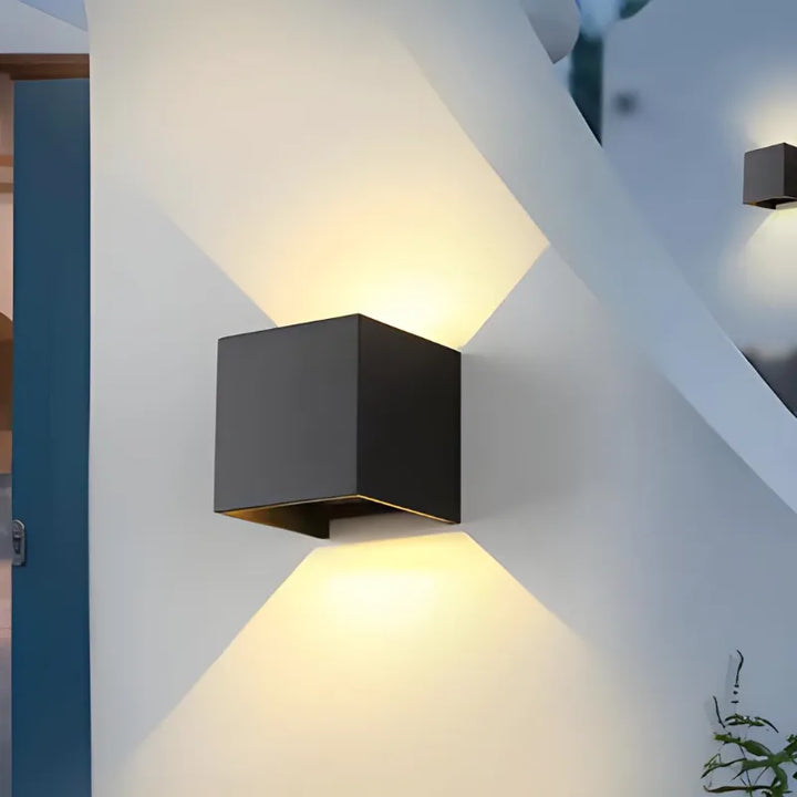 Applique murale LED noire de style nordique minimaliste, rectangulaire, 10 cm, lumière blanc chaud 2700-3500K.