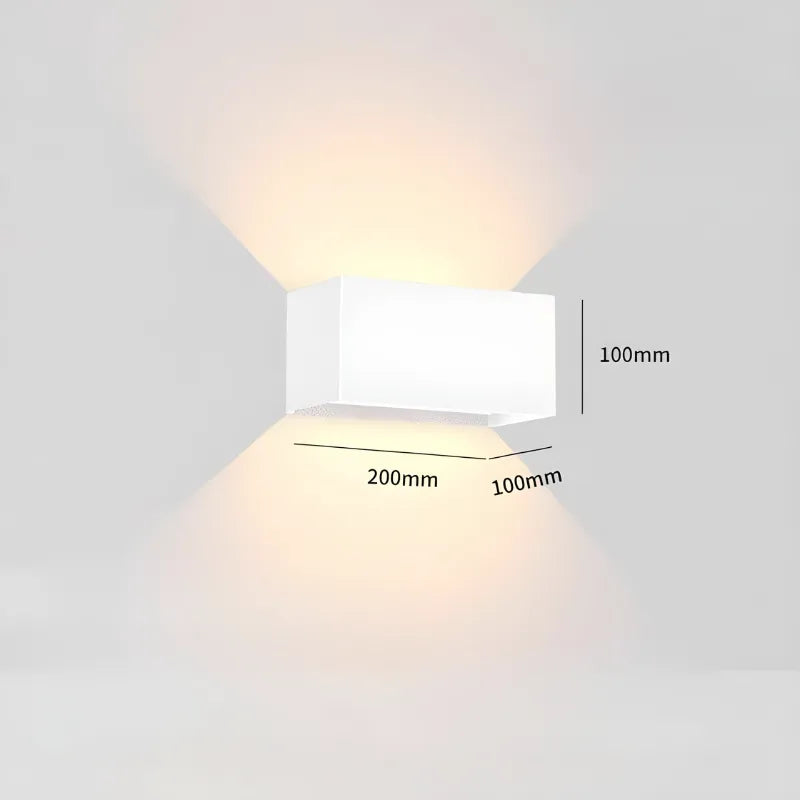 Applique murale LED noire Luminaire Essenza au design nordique minimaliste, éclairage blanc chaud de 20 cm.