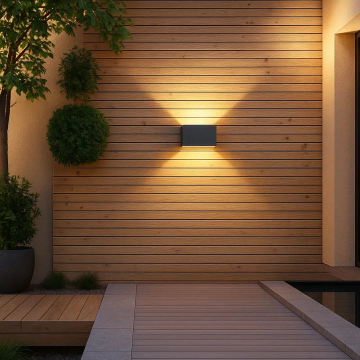 Applique murale LED noire au design nordique minimaliste, rectangulaire, 20 cm, éclairage blanc chaud 2700-3500K, moderne et élégante.