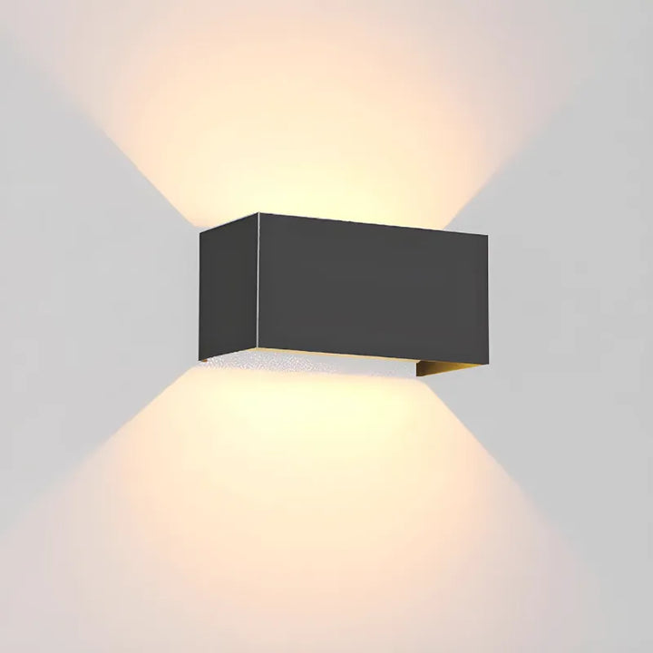 Applique murale LED design nordique minimaliste rectangulaire noire, 20 cm, éclairage blanc chaud 2700-3500K, par Luminaire Essenza.