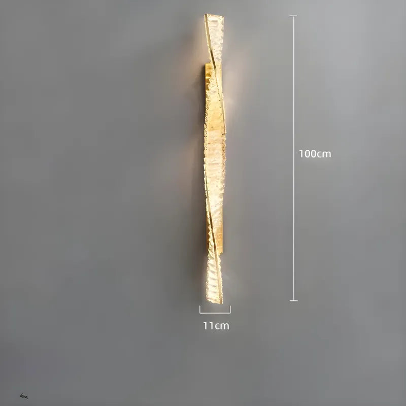 Applique murale LED dorée avec éclats de cristal, design moderne et décoratif, 50 cm, lumière blanche naturelle 4200K.
