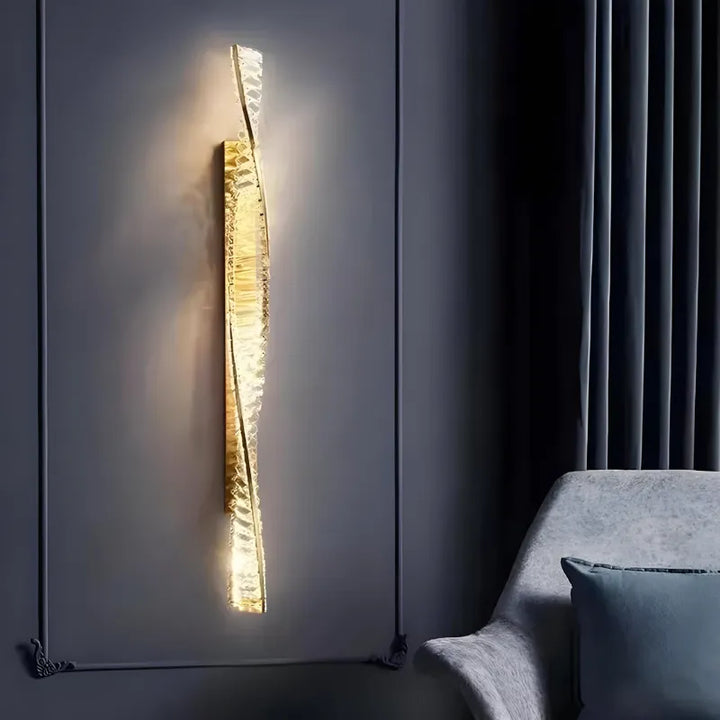 Applique murale LED dorée avec éclats de cristal, design moderne et décoratif, 50 cm, lumineux blanc naturel 4200K, marque Luminaire Essenza