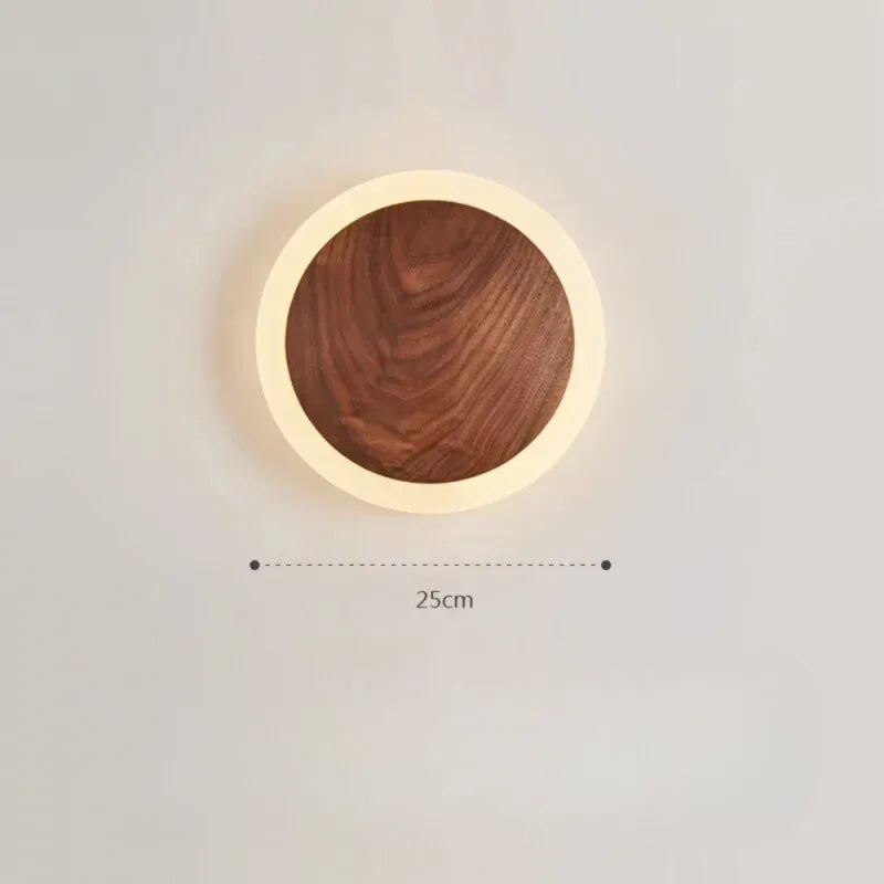Applique murale LED en noyer nordique de 25 cm avec finition blanche froide, luminaire moderne de Luminaire Essenza.