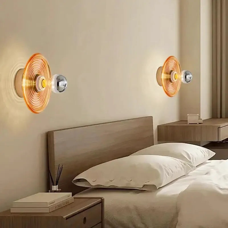 Applique murale LED en verre avec effet ondulé, luminaire Essenza, design transparent blanc froid pour décoration intérieure.