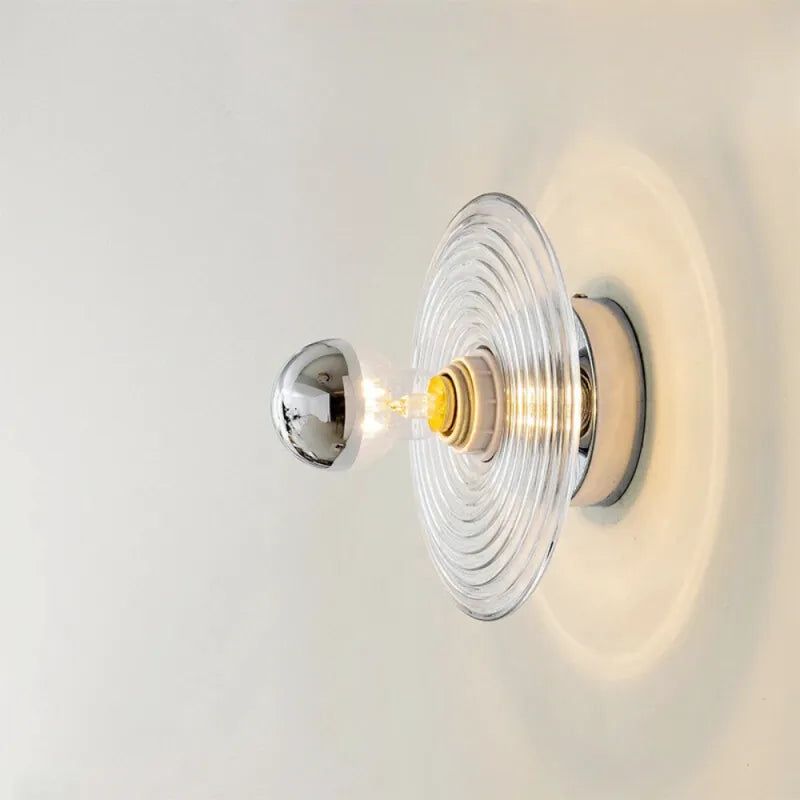 Applique murale LED en verre transparent avec effet ondulé, lumière blanche froide, design moderne de Luminaire Essenza.
