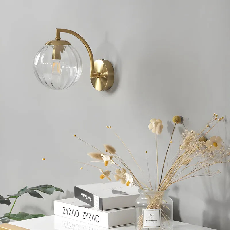 Applique murale LED en verre coloré gris, design nordique minimaliste par Luminaire Essenza, pour décoration moderne intérieure.