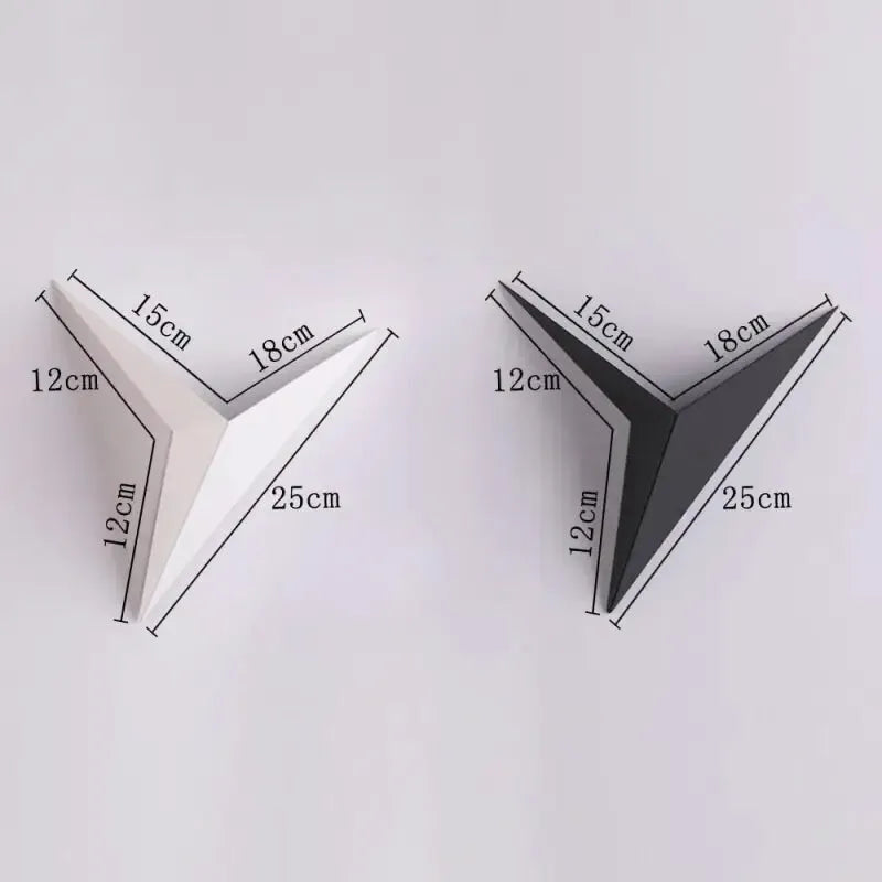 Applique murale LED étoile nordique Luminaire Essenza avec finition or et lumière blanche froide, design moderne pour intérieur.