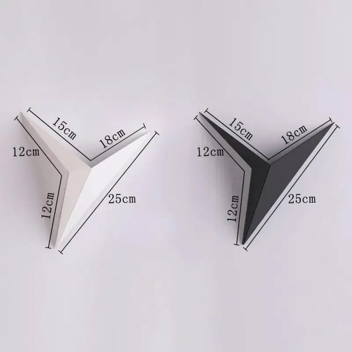 Applique murale LED étoile nordique Luminaire Essenza avec finition or et lumière blanche froide, design moderne pour intérieur.