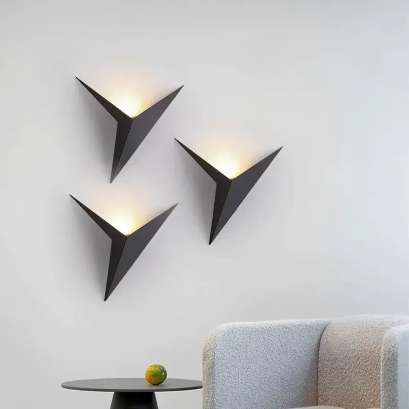 Applique murale LED étoile nordique Luminaire Essenza en or et blanc froid, éclairage moderne pour la décoration intérieure.
