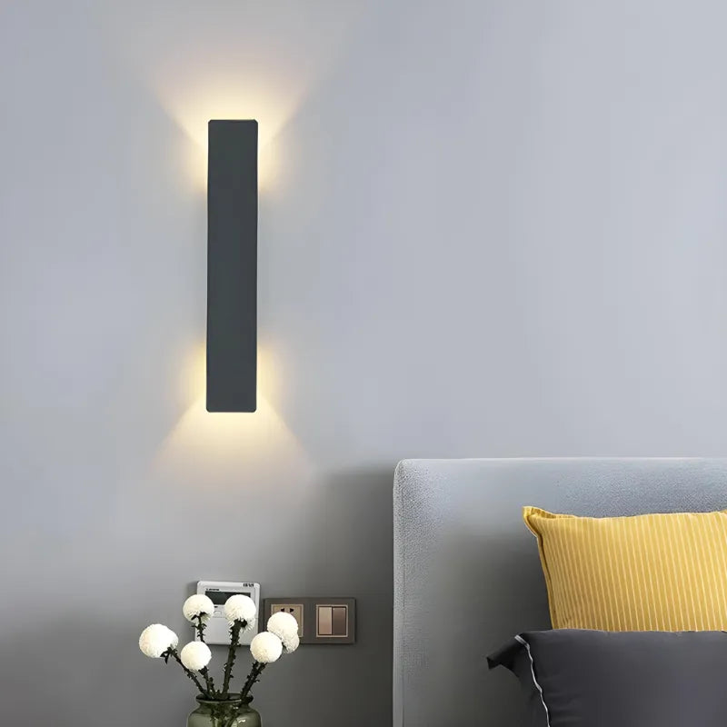 Applique murale LED extérieure Luminaire Essenza, design minimaliste et moderne, noir ou blanc, 20 cm pour éclairage extérieur.