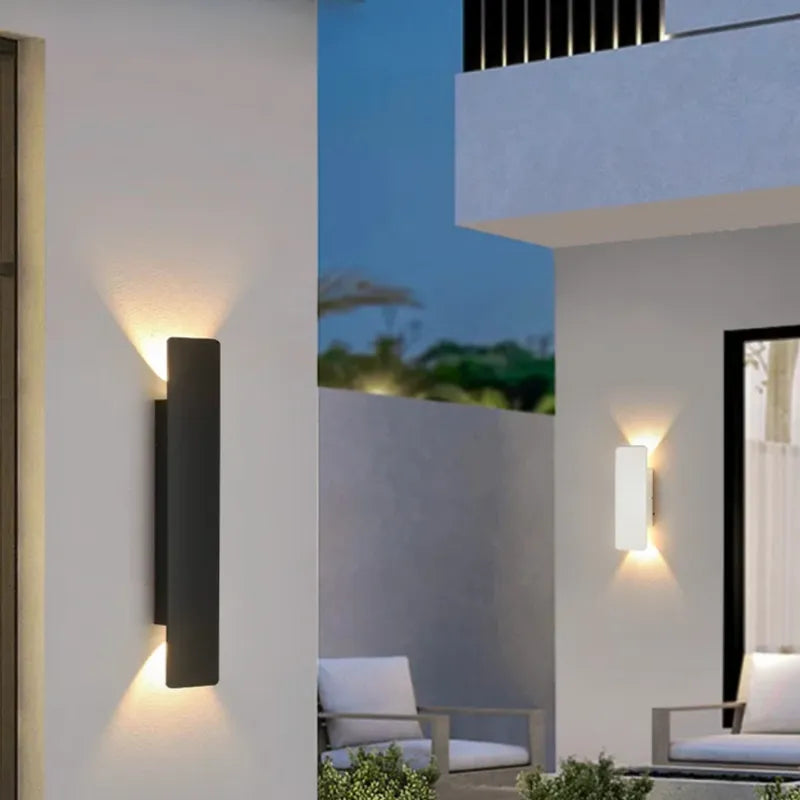 Applique murale LED extérieure Luminaire Essenza, design minimaliste moderne, noir ou blanc, 20 cm, lumière chaude.