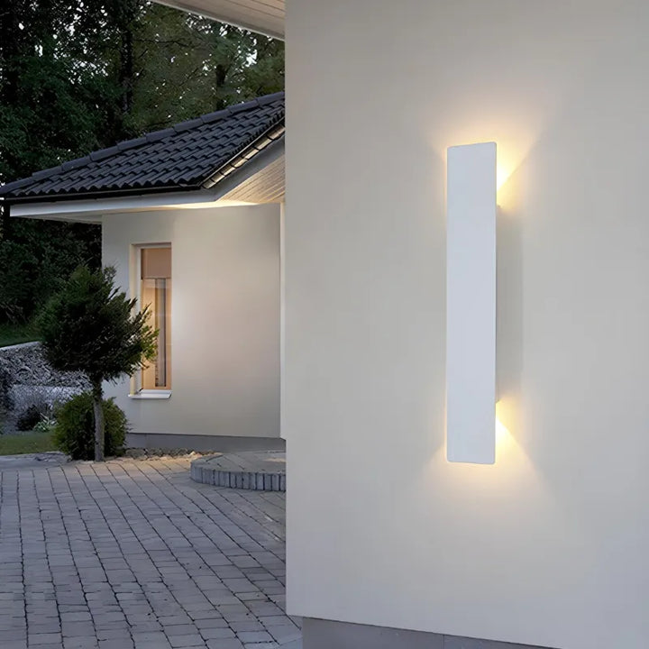 Applique murale LED extérieure Luminaire Essenza, minimaliste, moderne, en noir ou blanc, éclairage chaud, 20 cm de haut.