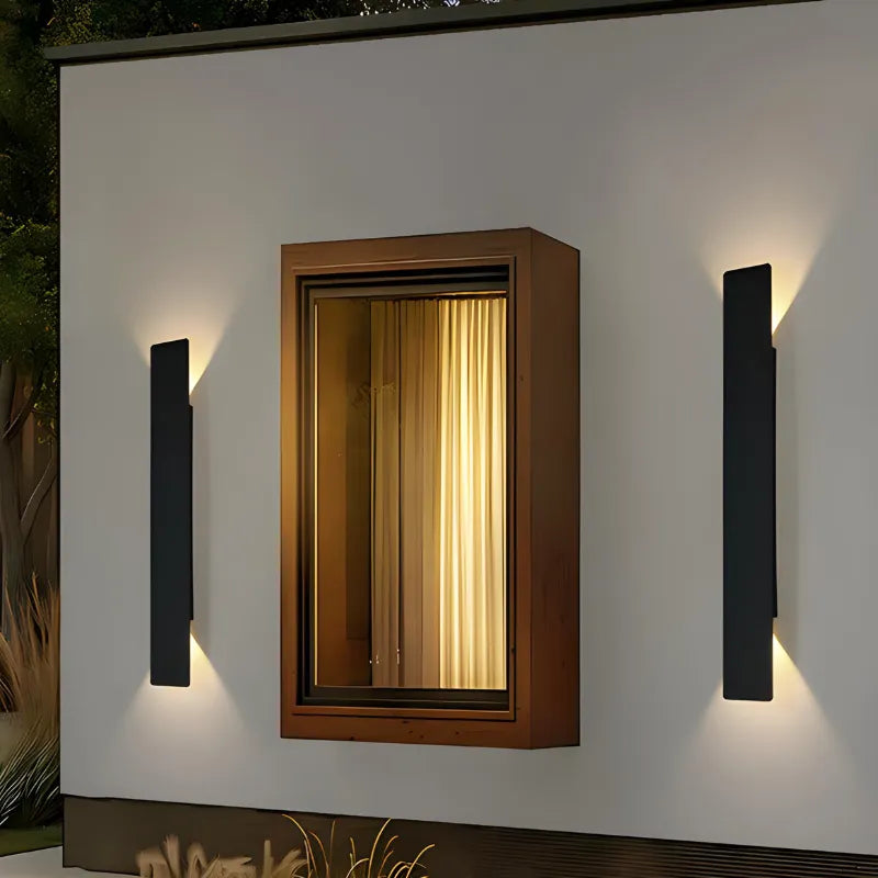 Applique murale LED extérieure Luminaire Essenza, design minimaliste moderne, en noir ou blanc, 20 cm, éclairage chaud.