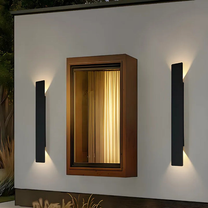 Applique murale LED extérieure Luminaire Essenza, design minimaliste moderne, en noir ou blanc, 20 cm, éclairage chaud.
