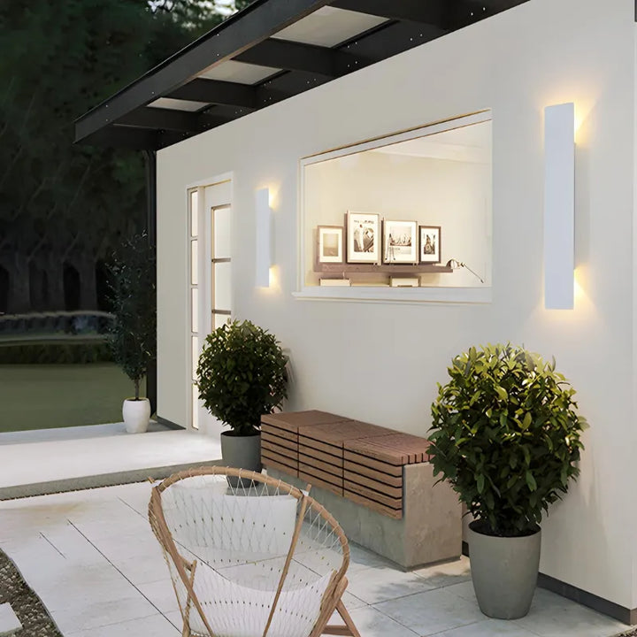 Applique murale LED extérieure Luminaire Essenza, design minimaliste moderne, noir ou blanc, 20 cm, éclairage chaud.