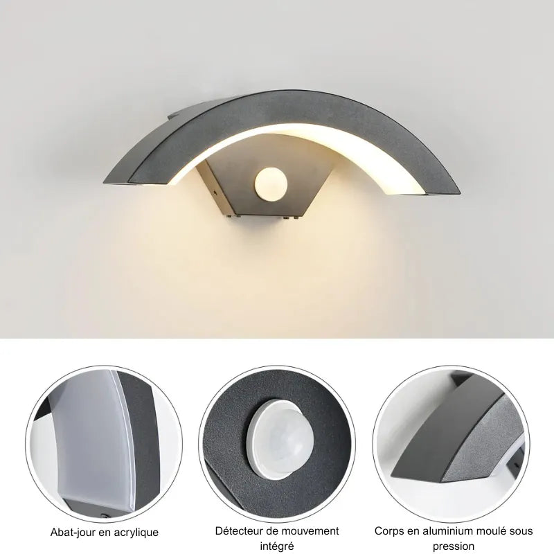 Applique murale LED extérieure moderne Luminaire Essenza avec capteur de mouvement, design élégant pour l’éclairage extérieur.