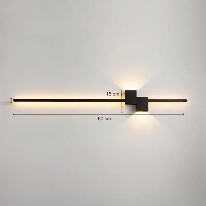 Applique murale LED linéaire Luminaire Essenza, design hôtel chic, longueur 60 cm, éclairage élégant pour mur intérieur.
